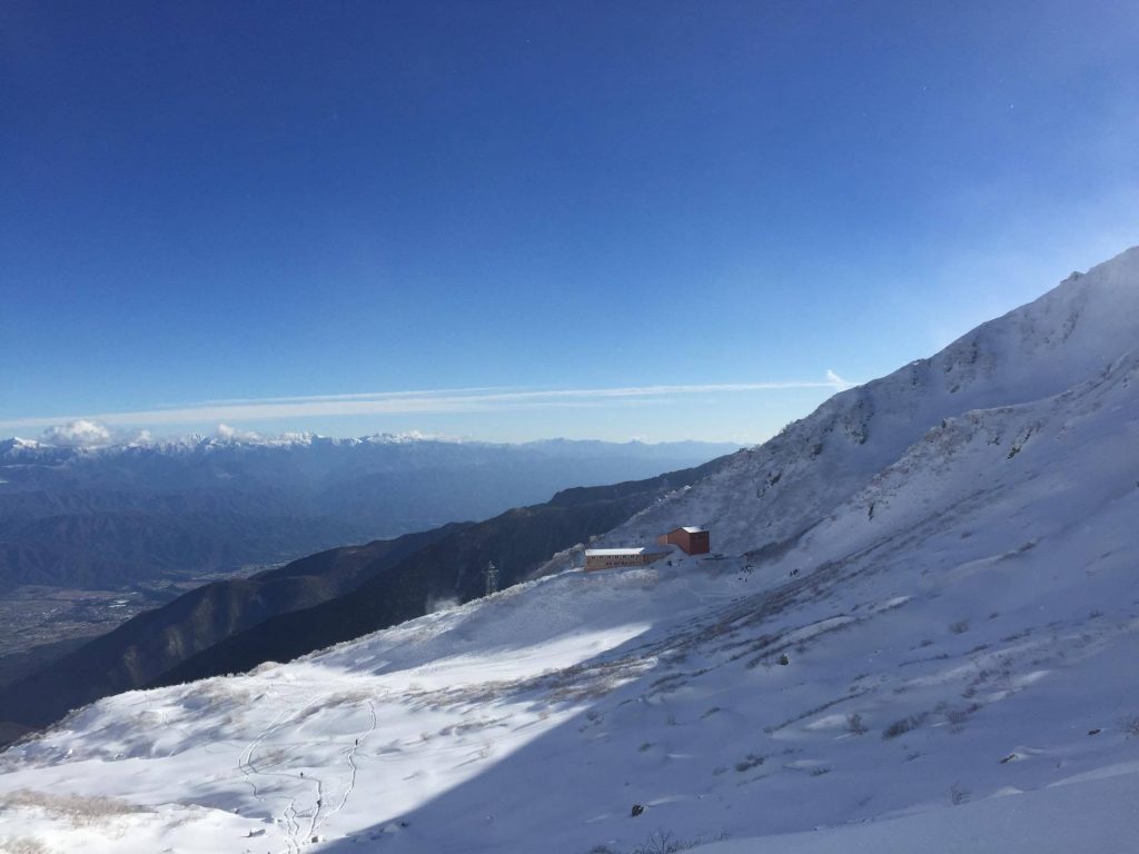 千畳敷ホテルが小さく見える