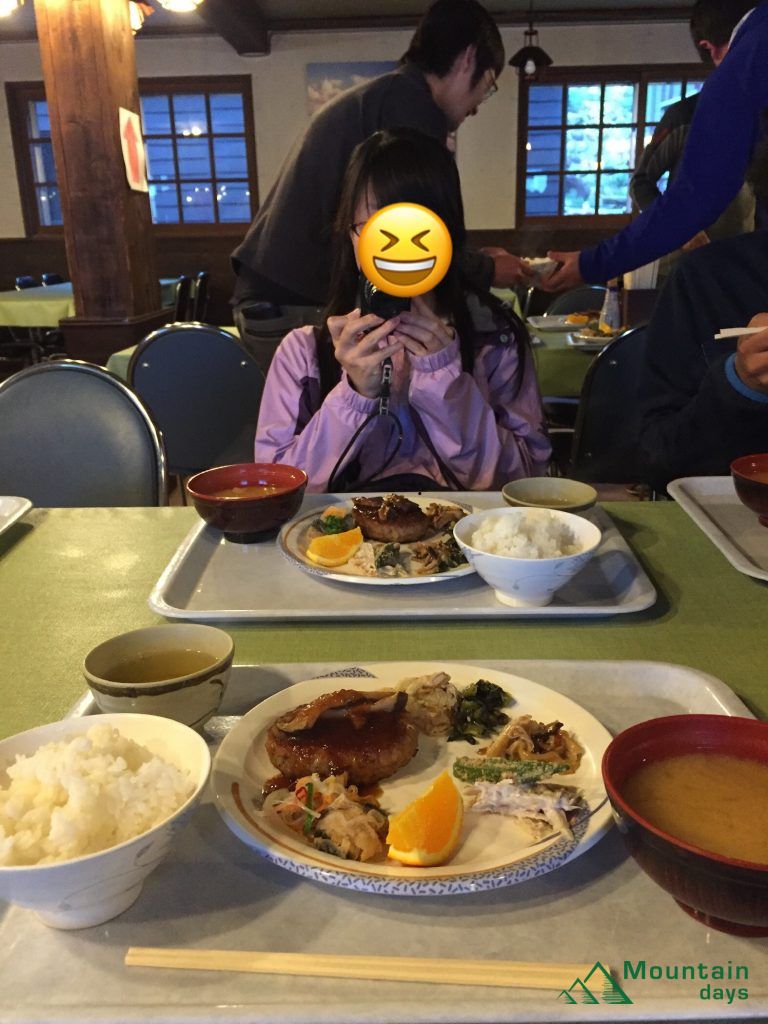 ハンバーグにオレンジ