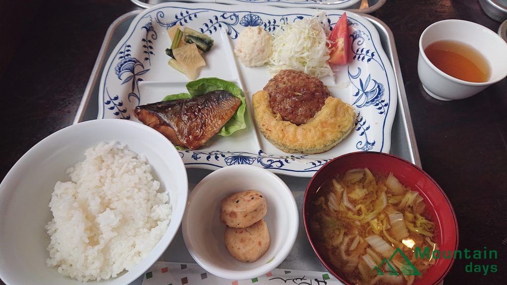 品数豊富な涸沢ヒュッテの晩御飯の写真